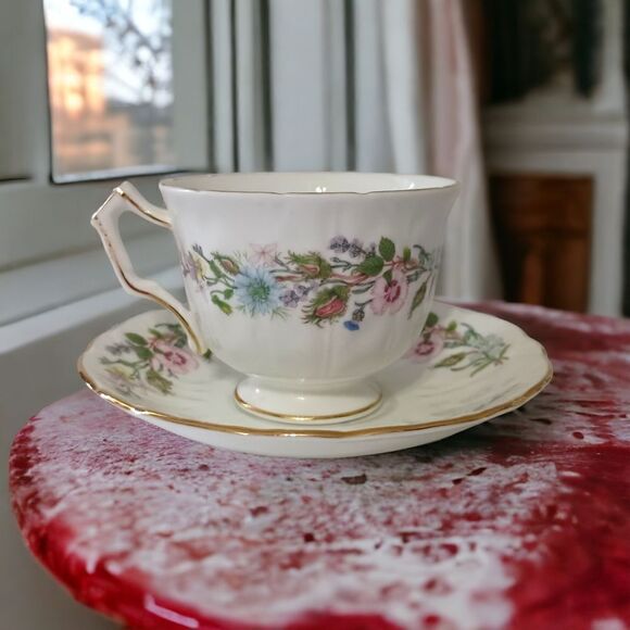 Aynsley Wild Tudor Bouquet Tea Cup Saucer Vtg England Bone China Floral Cottage. - Picture 14 of 16